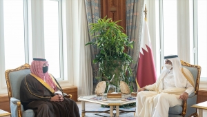 Katar Emiri Al Sani, Suudi Arabistan İçişleri Bakanı'yla ikili ilişkilerin geliştirilmesini görüştü