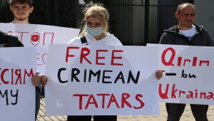 Kiev'de, 5 Kırım Tatar Türkü'nün Kırım'da gözaltına alınması protesto edildi