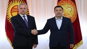 Kırgızistan Cumhurbaşkanı Caparov, KGAÖ Genel Sekreteri Stanislav Zas'ı kabul etti