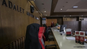 Kız arkadaşının evinde ateş ederek bir kişiyi yaralayan sanığa ceza