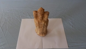 Kütahya'da durdurulan araçta 3 başlı heykel ele geçirildi