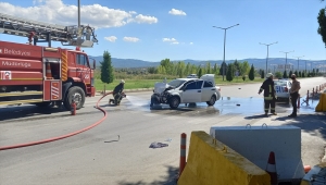 Kütahya'da sivil polis aracı ile otomobilin çarpışması sonucu 2'si polis 5 kişi yaralandı