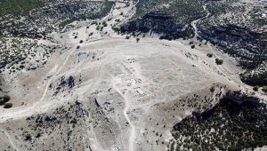 "Makedon askerlerin kalesinde" 400 kaya mezarı tespit edildi