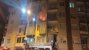 Manisa'da dairede çıkan yangın hasara neden oldu