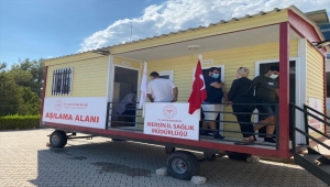 Mersin'de mobil aşı birimi üniversite öğrencilerinin hizmetine sunuldu