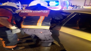 Mersin'de otobüsün çarptığı otomobildeki 3 kişi yaralandı