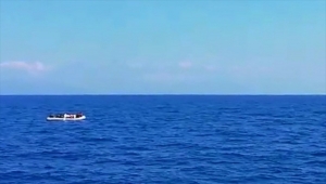 Muğla açıklarında iki lastik bottaki 36 düzensiz göçmen kurtarıldı