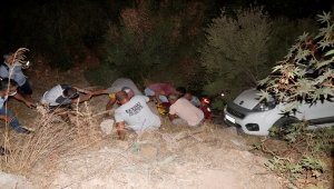 Muğla'da dereye düşen araçta sıkışan kadın kurtarıldı