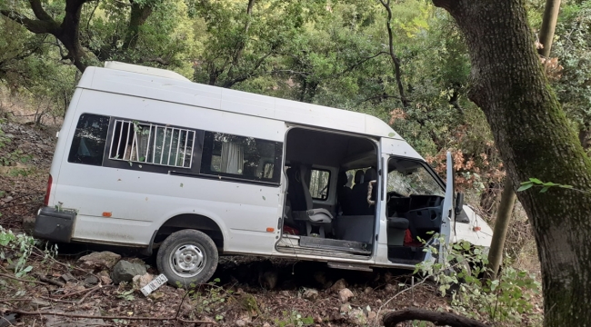 Osmaniye'de kamyonetle çarpışan öğrenci servisi dere yatağına devrildi: 10 yaralı