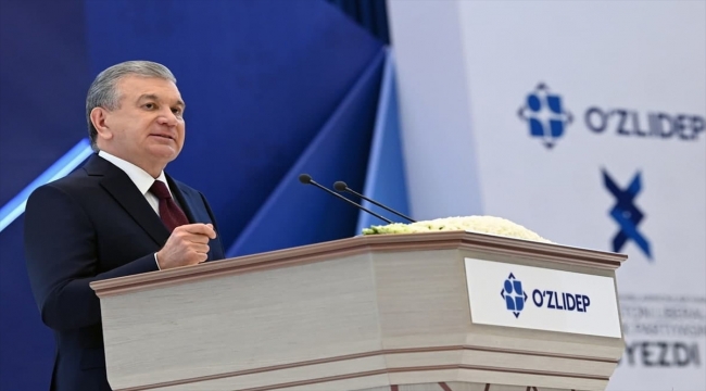 Özbekistan'da cumhurbaşkanlığı seçimine yeniden aday olan Mirziyoyev, seçim programını açıkladı: