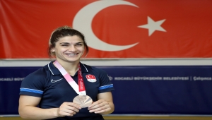 Paralimpik judocu Zeynep Çelik, Tokyo'da bronz madalya kazanmanın "buruk" sevincini yaşıyor: