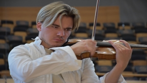 Rus kemancı Yury Revich'ten CSO'ya övgü: "Mars'tan gelmiş bir uzay mekiğine benziyor"