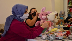 Sakarya'da girişimci kadınların el emeği örgü bebekleri çocukların yüzünü güldürüyor