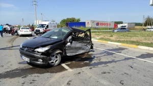 Sakarya'da iki otomobilin çarpışması sonucu 1 kişi öldü, 3 kişi yaralandı