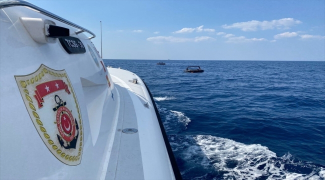 Türk kara sularına bırakılan 2 can salındaki 28 düzensiz göçmen kurtarıldı