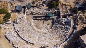 Uzuncaburç Antik Kenti'nde tarihe ışık tutacak kalıntılar gün yüzüne çıkarılıyor 