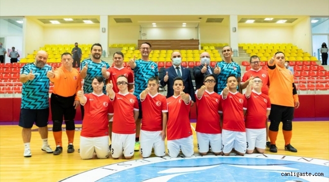 Vali Günaydın, Down Sendromlular Futsal Milli Takımı'yla bir araya geldi