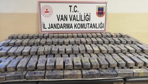 Van'da resmi araç görünümü verilen kamyonette 149 kilo 905 gram eroin ele geçirildi