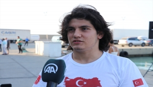 Yabancı ve milli yüzücüler, Türkiye'den KKTC'ye barış ve doğa için yüzdü