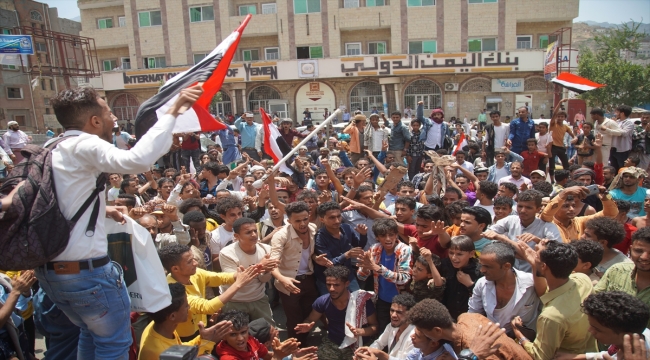 Yemen'de halk yerel para birimindeki aşırı değer kaybı nedeniyle hükümete tepki gösterdi