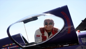 Yerli ve yabancı akrobasi pilotları Eskişehir'de gösteri uçuşu yaptı