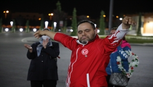 2021 Down Sendromlular Avrupa Oyunları'nda altın madalya kazanan sporcuya coşkulu karşılama