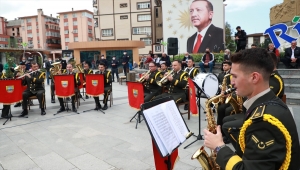 3. Ordu Komutanlığına bağlı bando takımı Rize'de konser verdi