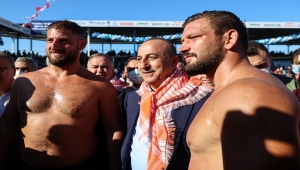 6. Yuntdağı Yağlı Güreşleri'nde başpehlivanlık mücadelesini Ali Gürbüz kazandı