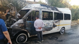 Adana'da öğrenci servisinde çıkan yangın söndürüldü