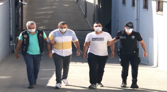 Adana'da oto yıkamacıda uyuşturucu satışı yaptığı iddiasıyla 2 kişi yakalandı