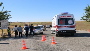 Adıyaman'da hafif ticari araçla otomobil çarpıştı, 5 kişi yaralandı