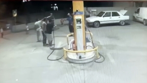 Adıyaman'da petrol istasyondaki kavga güvenlik kamerasına yansıdı