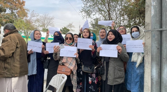Afganistan'da kadınlar Birleşmiş Milletler Afganistan Yardım Misyonu'nu protesto etti
