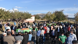 Afyonkarahisar'daki kazada yaşamını yitiren 5 öğrenci son yolculuklarına uğurlandı