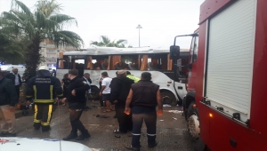 Antalya'da devrilen tur midibüsündeki 8 turist yaralandı