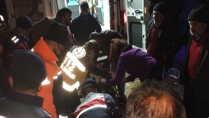 Artvin'de uçuruma yuvarlanan kişi jandarma ve AFAD ekiplerince kurtarıldı