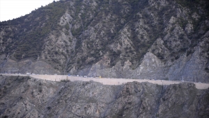Artvin-Erzurum kara yolunda heyelan nedeniyle ulaşım sağlanamıyor