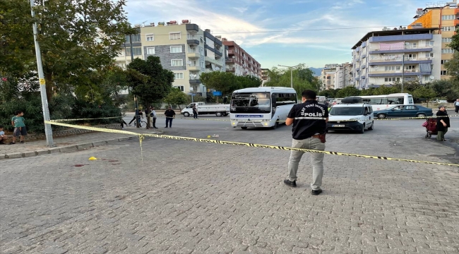 Aydın'da eşinin yanında gördüğü kişiye otomobille çarpan koca gözaltına alındı