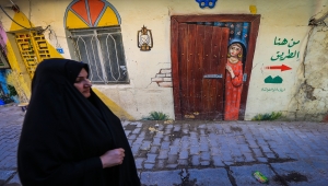 Bağdat'ın köhne sokakları gönüllü gençlerin renkli çizimleriyle canlanıyor