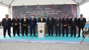 Bakan Adil Karaismailoğlu, Kilis-Akbez kara yolu şantiyesini ziyaretinde konuştu: