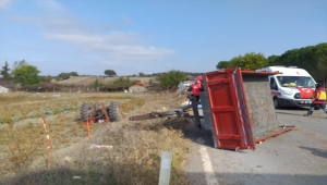 Balıkesir'de devrilen traktörün sürücüsü öldü, eşi yaralandı