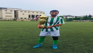 Bartın'da otomobiliyle tıra çarpan amatör futbolcu yaşamını yitirdi