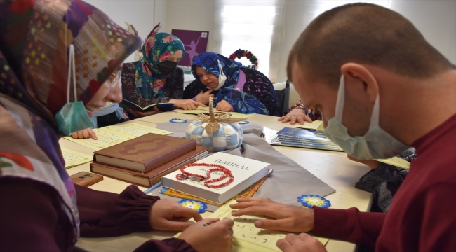 Bilecik'te engelliler aileleriyle Kur'an-ı Kerim okumayı öğreniyor