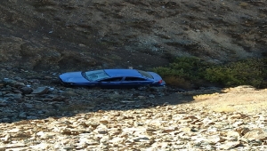 Bingöl'de şarampole devrilen otomobildeki 4 kişi yaralandı