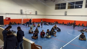 Bitlis'te göçmen kaçakçılığı yapan 6 şüpheli tutuklandı