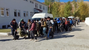 Bitlis'te minibüste 48 düzensiz göçmen yakalandı