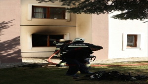 Bolu'da itfaiye erleri yangın çıkan evde uzun süre kayıp kediyi aradı