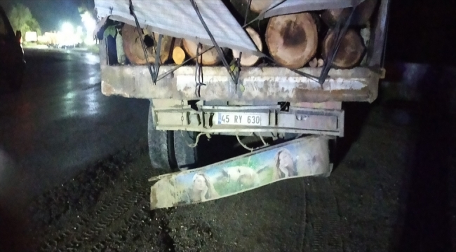 Bolu Dağı Düzce kesiminde kamyona çarpan otomobilde 2 kişi yaralandı