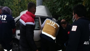 Burdur'da elektrik direğine çarpan otomobilin sürücüsü hayatını kaybetti