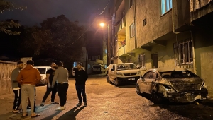 Bursa'da kundaklanan otomobil kullanılamaz hale geldi